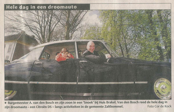 Albert van den Bosch (Burgemeester van Zaltbommel) laat zich rijden in een Citron DS